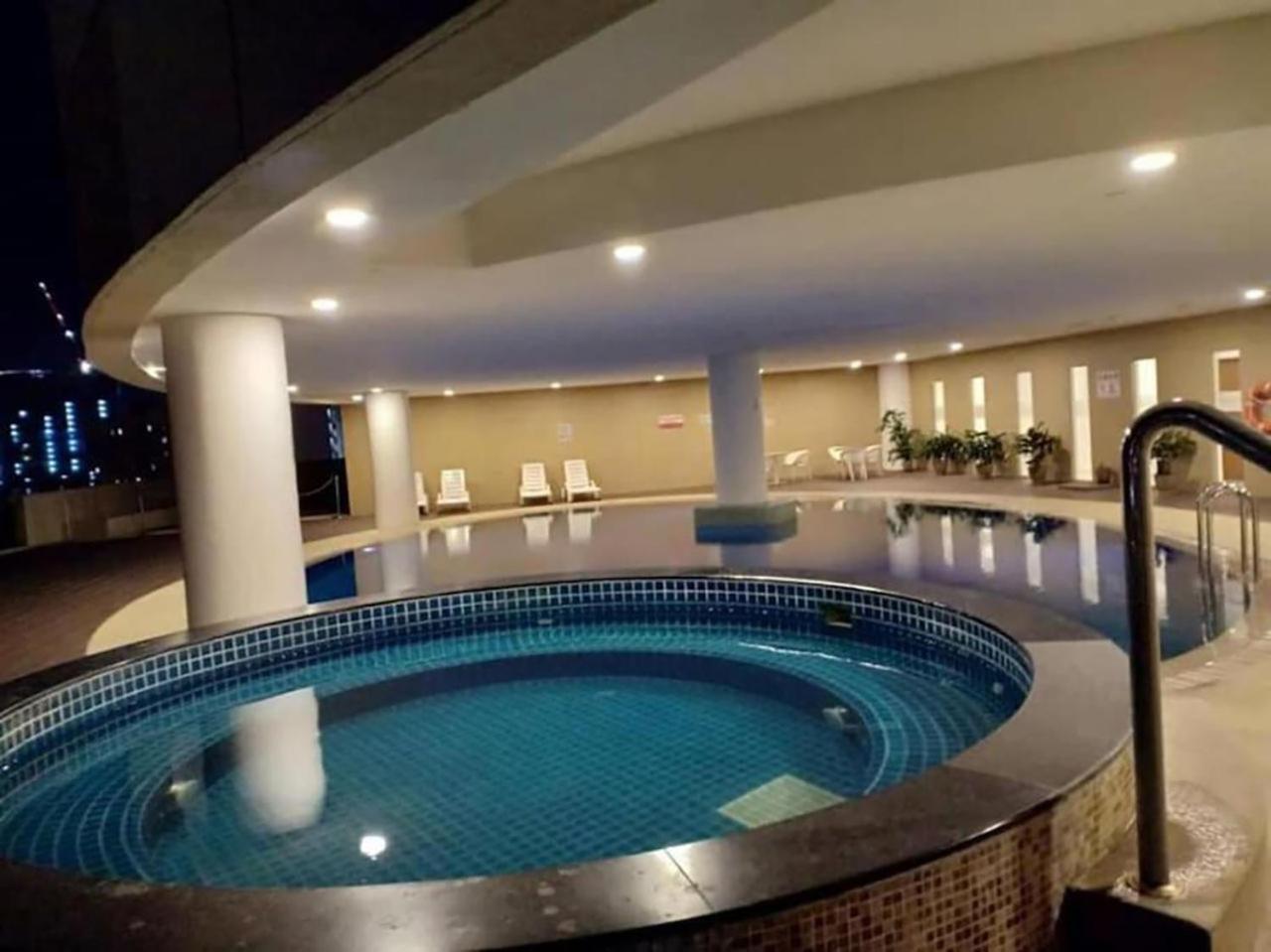 The Regency Luxury Suite -Gurney Strait Quay Tanjung Tokong Eksteriør billede